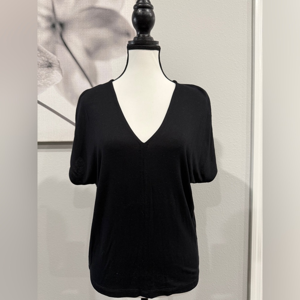 NWT Vince Black V-Neck Short Sleeve Top